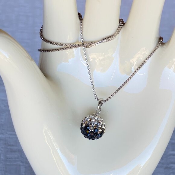 FAC Dazzling Gradient Crystal Silverstone Necklace NWT - Picture 2 of 6